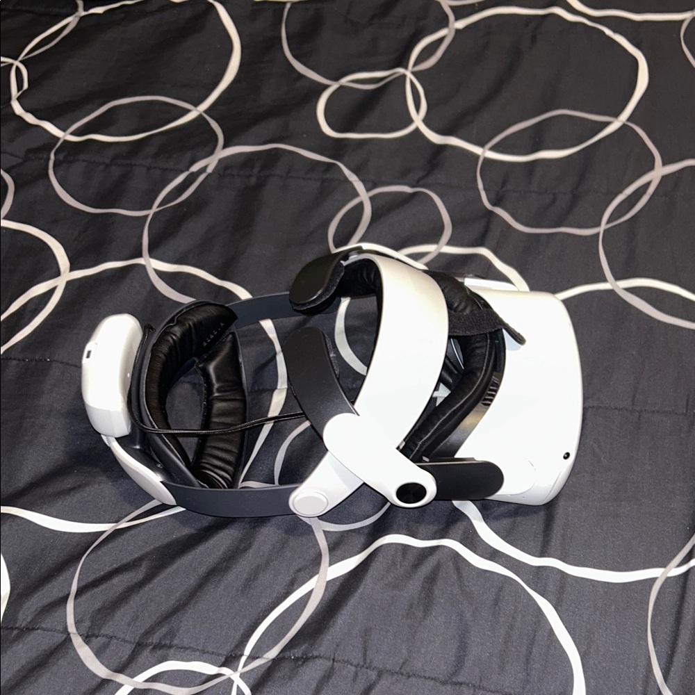 Advanced White VR Headset for Immersive Experiences